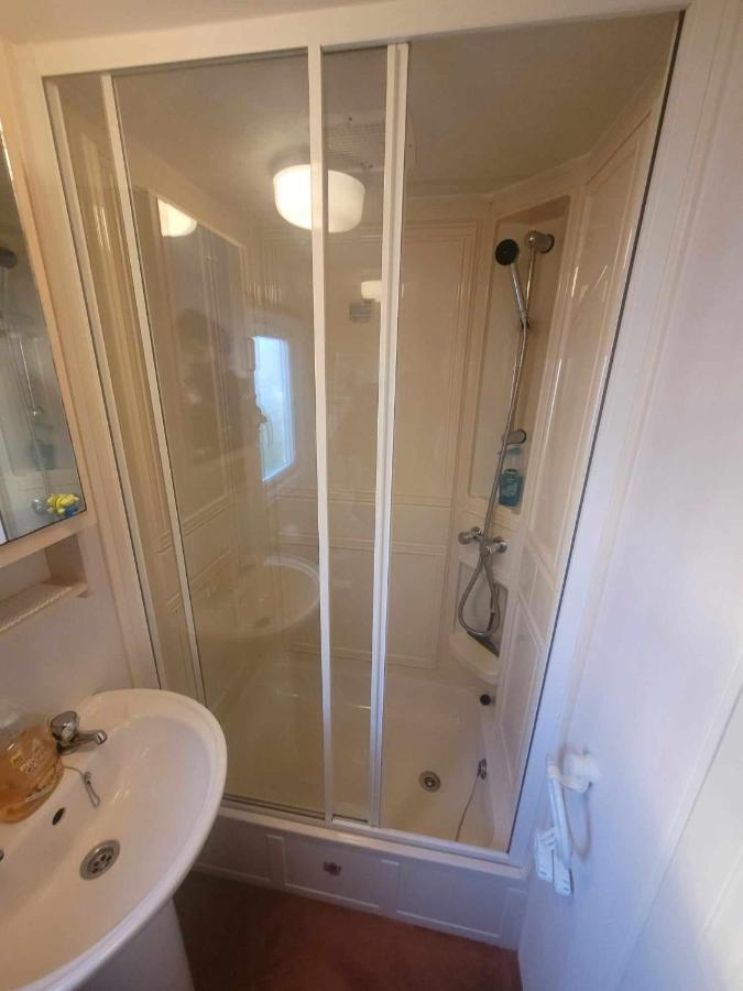 S313 3 Bed Caravan Golden Palm Чапел-Сент-Леонардс Экстерьер фото